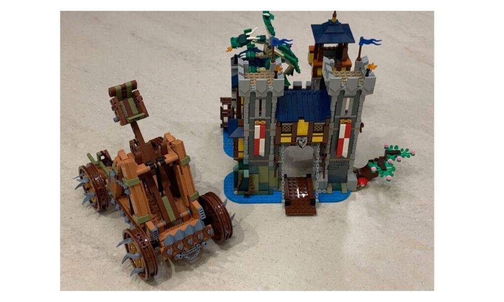 JMBricklayer JMB-Review on 30001 Medieval weapon set-Stand by the side of lego Castle