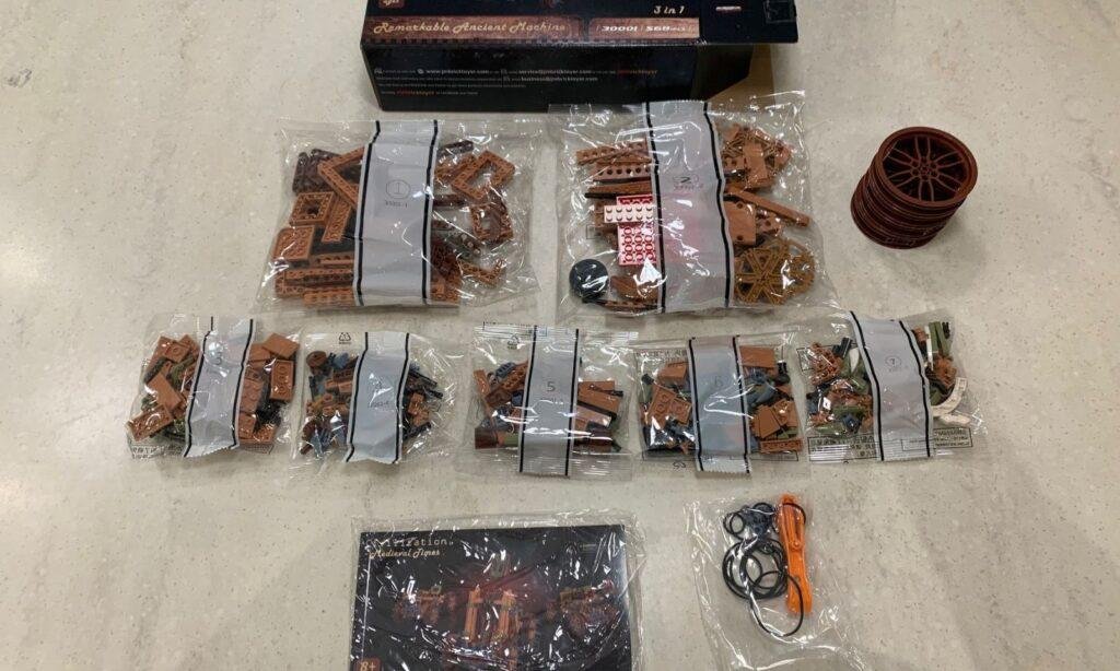 JMBricklayer JMB-Review on 30001 Medieval weapon set-box contents