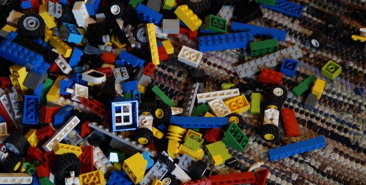 JMBrickayer JMB- Pack Assembled Lego Sets for Moving- Featured Image