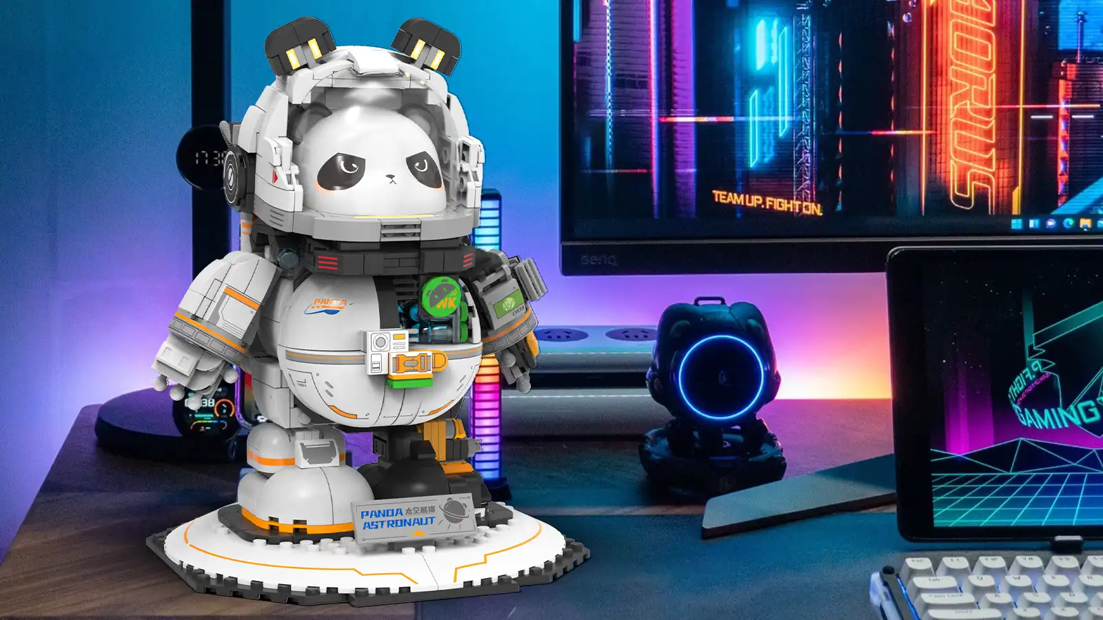 JMBricklayer JMB-New Space Astronaut Panda 70005 Released-Desktop Display