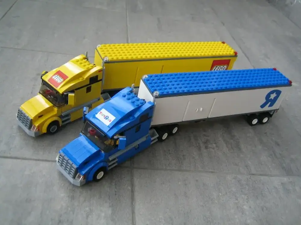 LEGO City Truck 3221 vs LEGO City Toys R Us Truck 7848
