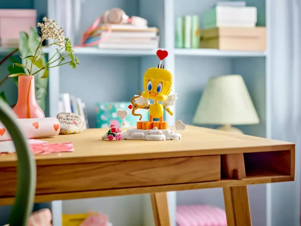 LEGO Sweetheart Tweety Bird 40824 3